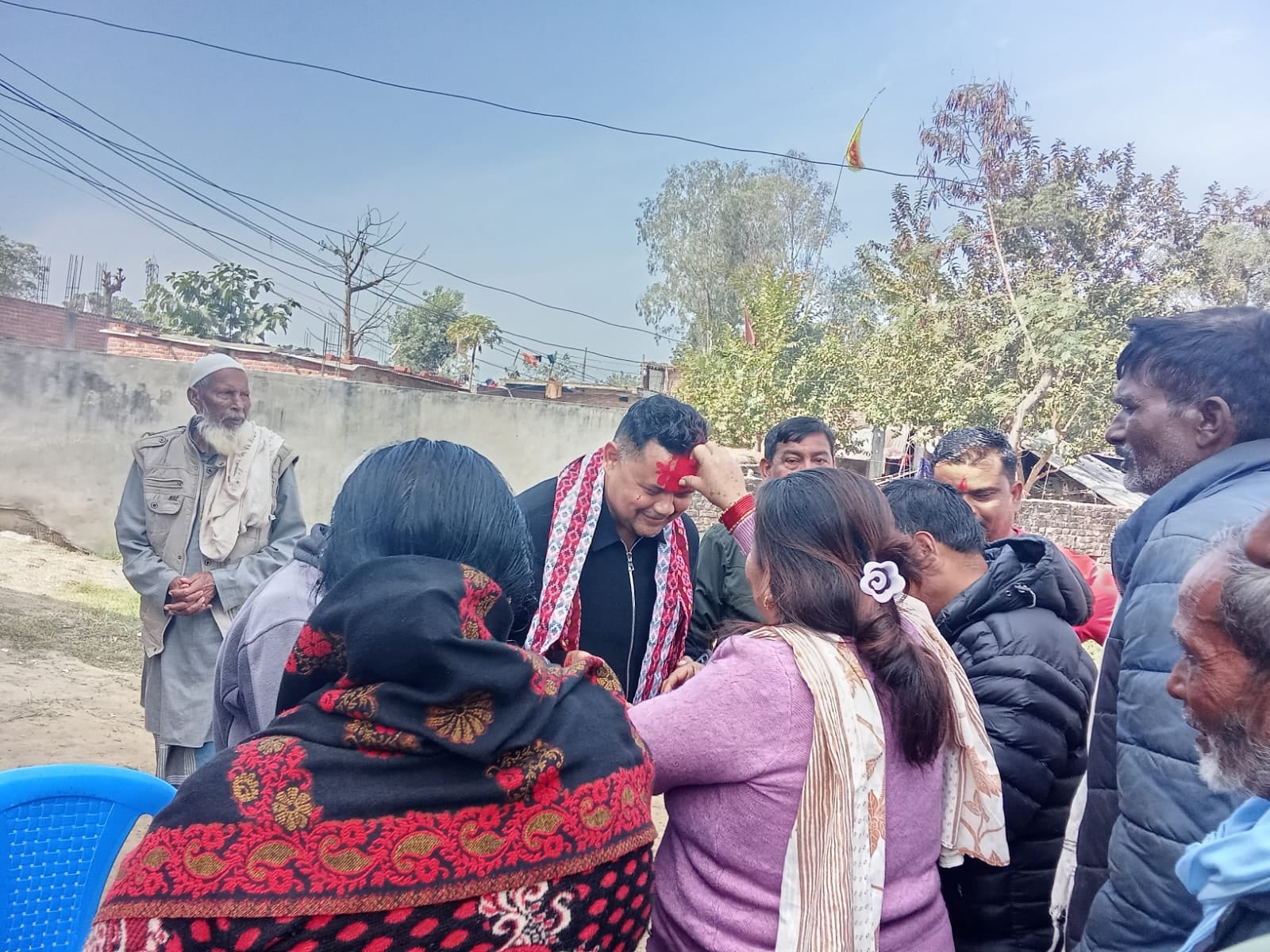 बाँके क्षेत्र नम्बर २ का वडा-टोलमा पुगेर आशिर्वाद थाप्दै सुधान्सु