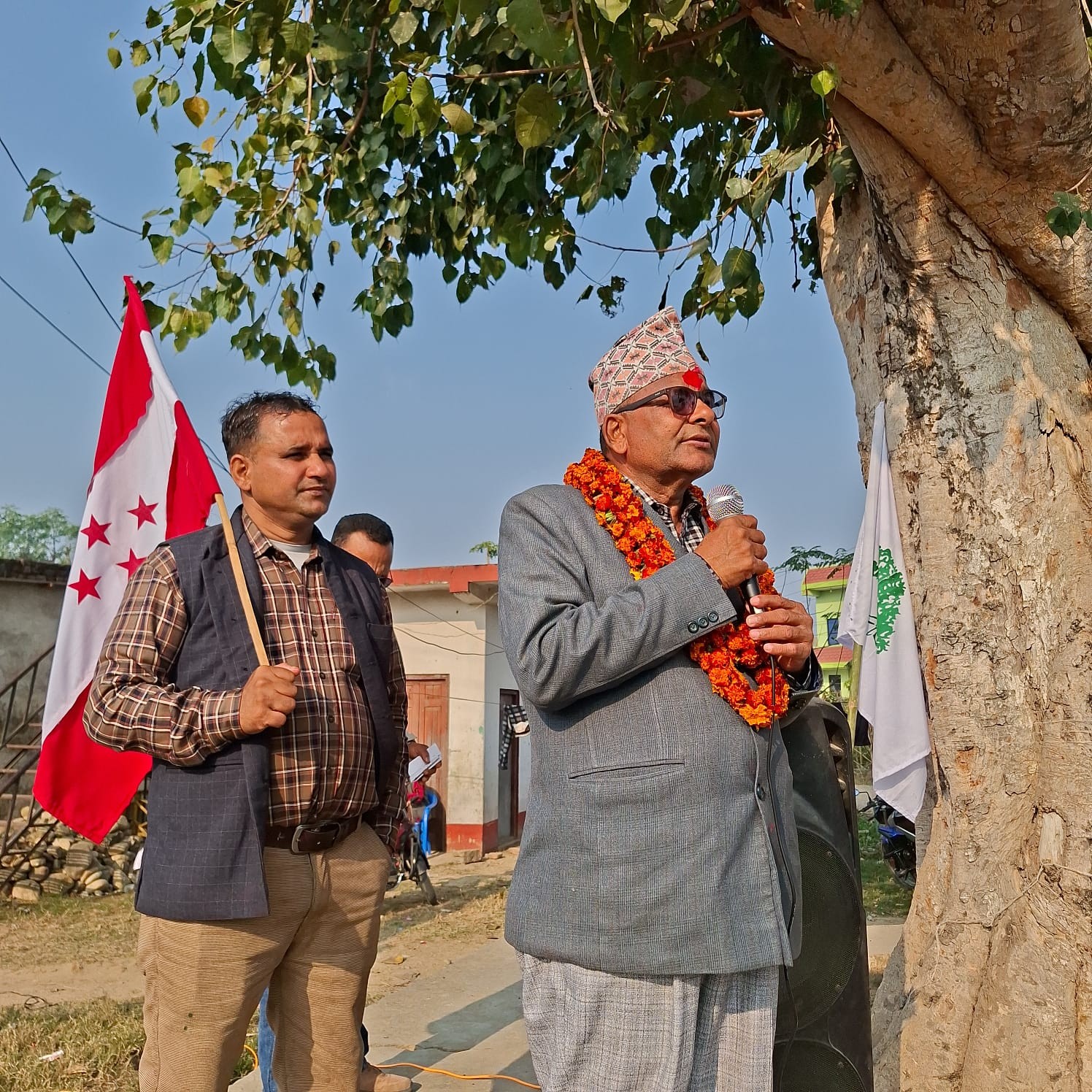 ‘घरदैलो नपुगे पनि ‘नारायण गौडेल हामी नै हौं’ भन्दै रुख चिन्हमा मत माग्नुहोस्’