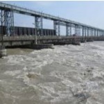 बाढी अनियन्त्रित हुन लाग्दा ब्यारेजका ४६ ढोका खोलियो