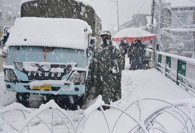जम्मू–कश्मीरमा हिमपात, दुई सैनिकसहित ६ को मृत्यु