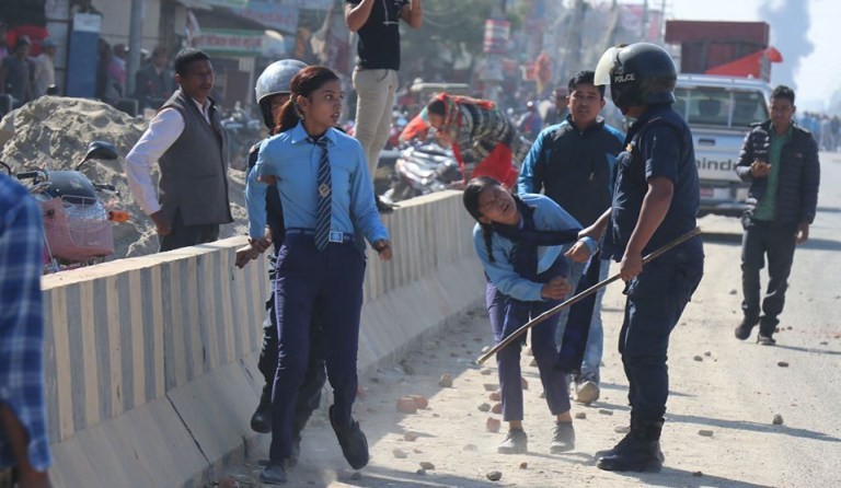 कोहलपुर घटना: प्रहरीद्वारा १५ राउन्ड हवाई फायर