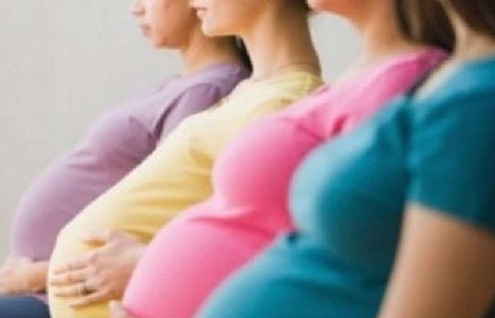 स्वीमिङ पुलमा नुहाउँदा १६ युवती गर्भवती