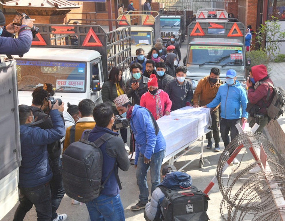 मलेसियामा मृत्यु भएका १८ जनाको शव नेपाल ल्याइयो