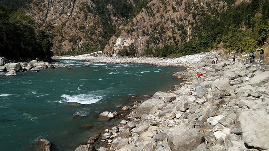 ४ छोराछोरीसहित आमाले कर्णालीमा हाम फालिन्,२ जना छोरीको शव भेटियो