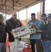 नरैनापुर गाउँपालिकाले बाँड्न थाल्यो ग्याँस सिलिण्डर र चुलो