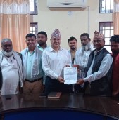 नरैनापुरमा अबिलम्ब इलाका प्रशासन माग्दै कांग्रेस बाँकेको ज्ञापनपत्र