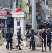 नेपालगञ्जमा शालिक राख्ने क्रममा झडप, एक दर्जन घाइते