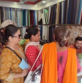 साझा प्रजातान्त्रिक समूहलाई जिताउन महिलाहरुको समूह प्रचारप्रसारमा