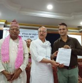 नेपालगन्ज उद्योग बाणिज्य संघले बुझायो उद्योग मन्त्रीलाई ज्ञापनपत्र