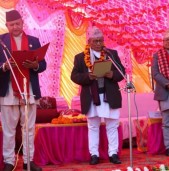 नवनियुक्त मन्त्री नमुना र आचार्यले लिए सपथ