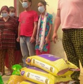 युवा व्यवसायी शाहद्वारा ९ जना दृष्टीविहिनलाई  खाद्यान्न सहयोग