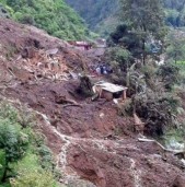 पर्वतमा पहिरोले घर बगाउँदा ५ जनाको मृत्यु, ३ जना बेपत्ता