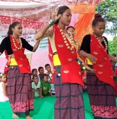 नरैनापुरको कोहलामा तीज नृत्य प्रतियोगिता