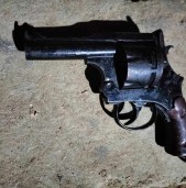 रुपन्देहीबाट पेस्तोलसहित एक जना सशस्त्र प्रहरीको नियन्त्रणमा