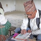 कक्षा ५ मा भर्ना भए ६१ वर्षीय रिमबहादुर