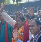 चितवन -२ बाट कांग्रेसका जीतनारायण श्रेष्ठले गराए उम्मेदवारी दर्ता