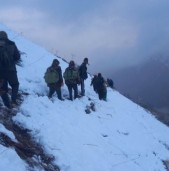 दार्चुलाको हिमपहिरोमा मृत्यु भएका ३ जनाको शव भारतीय सडकबाट ल्याइँदै, २ जना अझै बेपत्ता