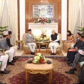 प्रधानमन्त्री प्रचण्ड र नरेन्द्र मोदीबीच भेटवार्ता