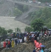 नारायणगढ- मुग्लिङ सडकमा फेरि पहिरो खस्यो, हजारौं यात्रु अलपत्र