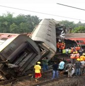 ओडिशा रेल दुर्घटनामा रेलवेकै सिनियर इन्जिनियरसहित तीन पक्राउ