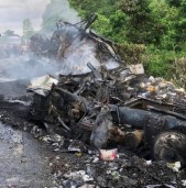 मकवानपुरको मनहरीमा दुई वटा ट्रक ठोक्किँदा जलेर नष्ट