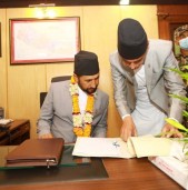 रवि लामिछानेको गृहमोहः सेटिङ मिलाउन खोज्दा प्रहरीसँग टकराव