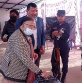 बाँके कांग्रेस सभापति किरण कोइरालाले गरिन् मतदान