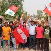 चुनावी घरदैलो गर्दै खजुरा १ मा पुगे गठबन्धनका उम्मेदवार