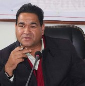 मुख्यमन्त्रीमा दाबी गर्दै विपक्षी दलले ४२ सांसदको हस्ताक्षर पत्र बुझाए