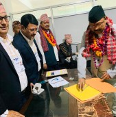 कांग्रेस नेता दीपक गिरीले दाङ ३ बाट उम्मेदवारी दर्ता गराए