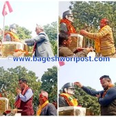 बाँके कांग्रेसका नवनिर्वाचित सभापति गौडेलद्वारा विपीको शालिकमा माल्यार्पण