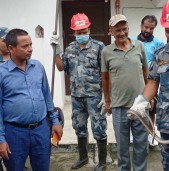 नेपालगन्जस्थित एक घरबाट सर्प नियन्त्रणमा लिइयो