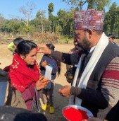 बाँकेको सन्तानेश्वर महादेव जाने पर्यटकलाई नरैनापुरका अध्यक्ष शाहले गरे भव्य स्वागत