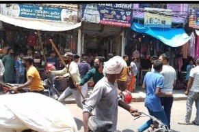 नेपालगन्जको सदरलाइनमा युवाहरुको समूहबाट दिनदहाडै व्यापारीमाथि आक्रमण