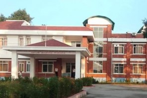 २६ लाखसहित पक्राउ परका कर अधिकृत सापकोटालाई अख्तियारमा बुझाइयो