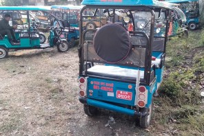 अवैध इ-रिक्सा 'होल्ड' अभियानः दोस्रो दिन पनि ८२ रिक्सा नियन्त्रणमा