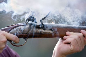 बन्दुकले हानेर श्रीमानले गरे श्रीमतीको हत्या