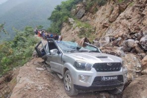 स्कार्पियोमाथि पहिरो खसेर मृत्यु हुने ३ जनाको सनाखत