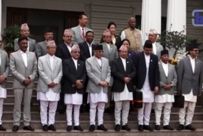 प्रधानमन्त्रीसँग को-को मन्त्री जाँदैछन् भारत भ्रमण ?