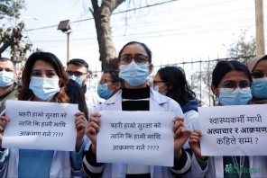 सरकार र चिकित्सक संघबीच ६ बुँदे सहमति, काममा फर्किए चिकित्सक