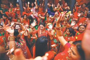 हिन्दु महिलाहरुले आज तीज पर्व मनाउँदै