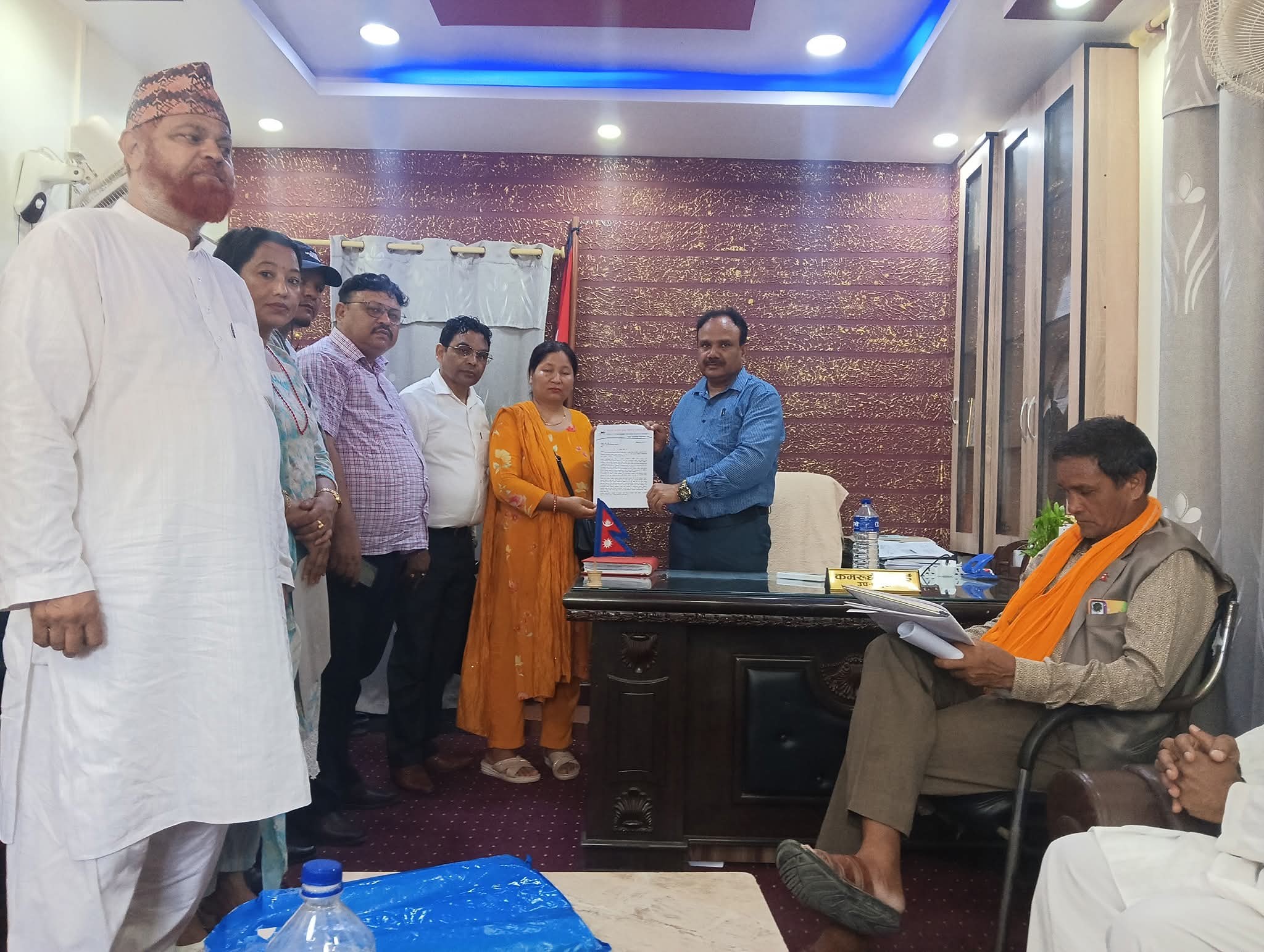 कपडा तथा सिलाई व्यवसायी संघले प्रशासनसंगै स्थानीय सरकारलाई बुझायो ज्ञापनपत्र