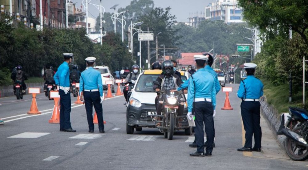 लापसे गरेका ५ चालक ट्राफिक प्रहरीको नियन्त्रणमा