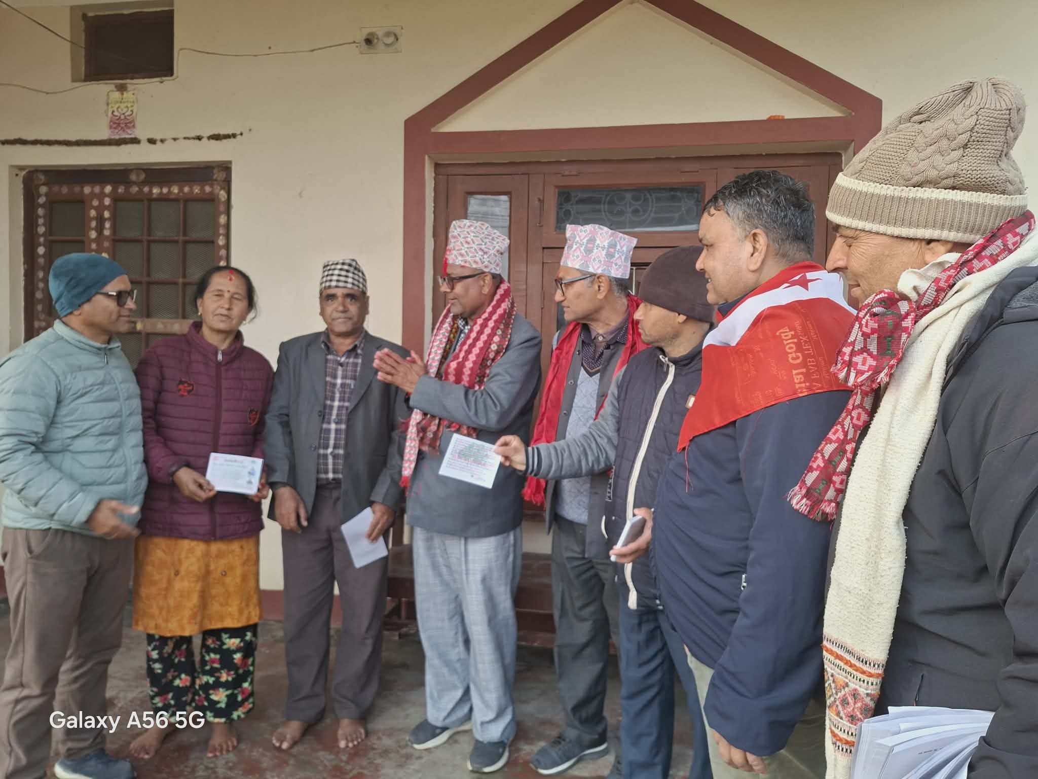 गौडेलको पक्षमा माहोल बनाउन पूर्व क्षेत्रीय सभापति माधवराम खत्री पनि घरदैलोमा निस्किए