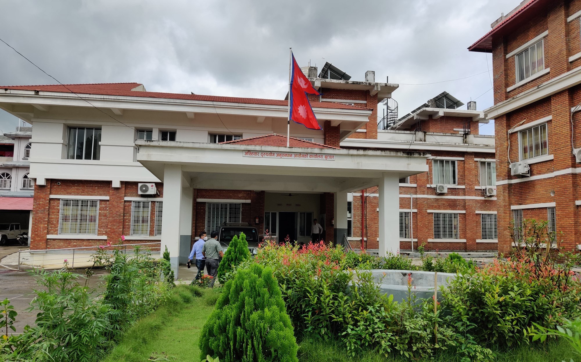 राजस्व अनुसन्धान कार्यालय प्रमुख घुससहित पक्राउ