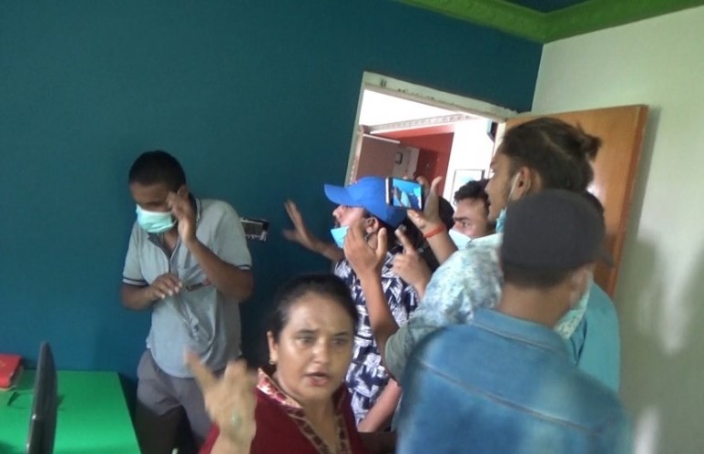 सञ्चार गृहमा पत्रकारमाथि साँँघातिक आक्रमण