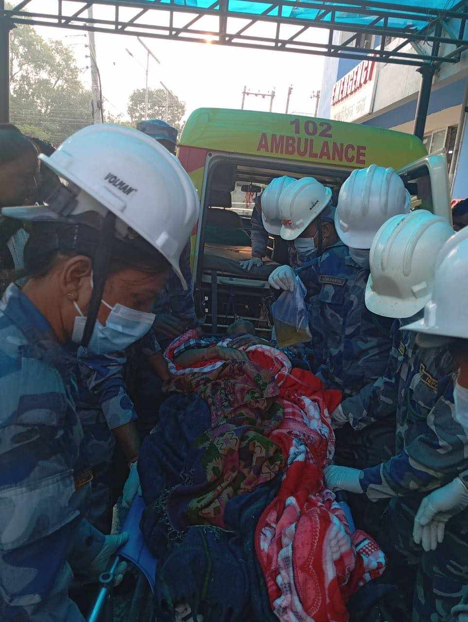 भूकम्पका गम्भीर घाइतेलाई नेपालगञ्ज ल्याउन सुरु, केहीको उपचार चल्दै