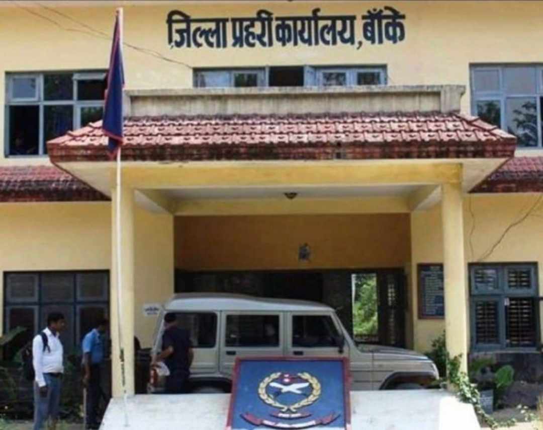 आफैं प्रहरीको सम्पर्कमा आए फरार कर अधिकृत