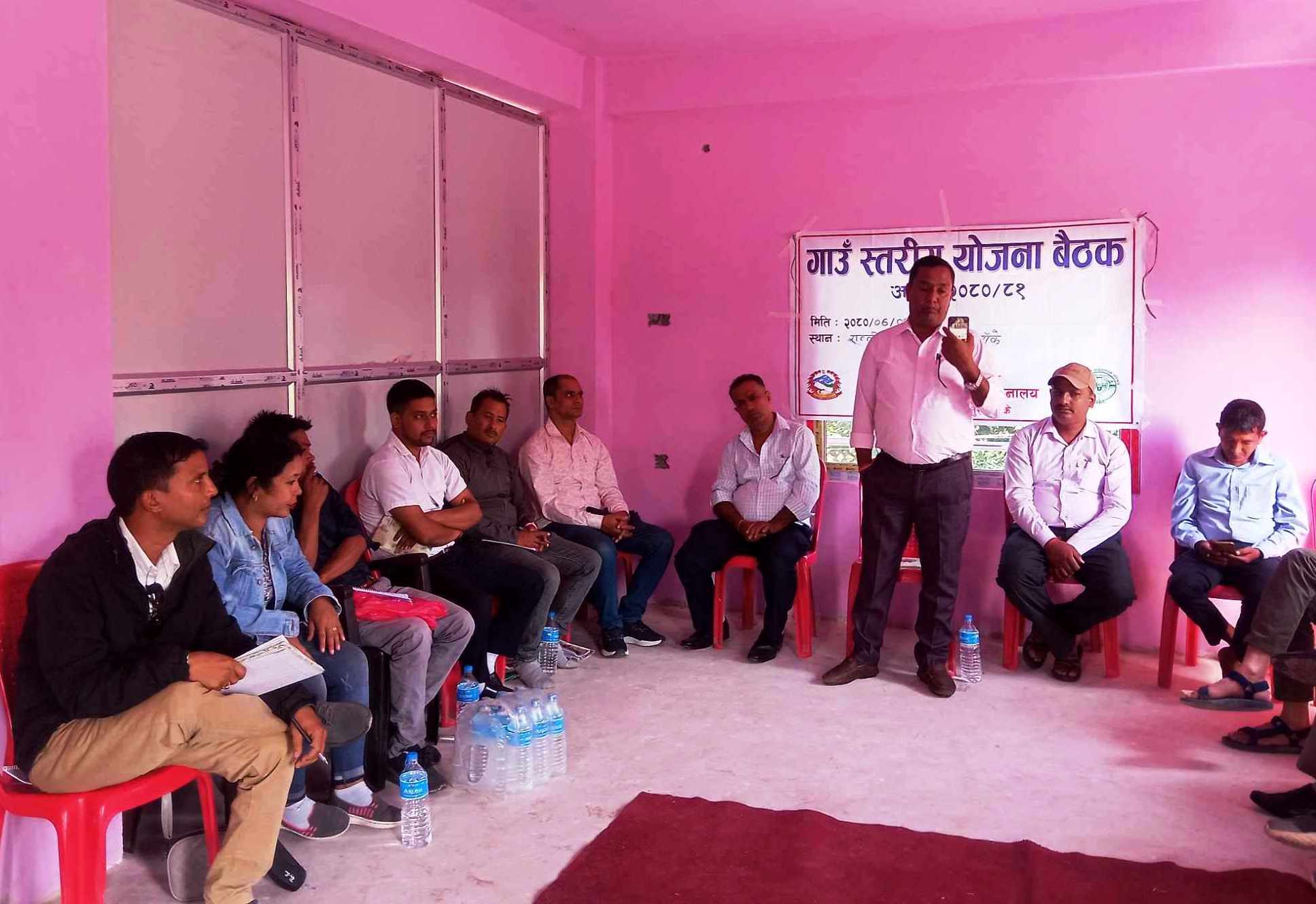 किसानका समस्या पहिचान गर्दै कृषि अनुसन्धान निर्देशनालय खजुरा 