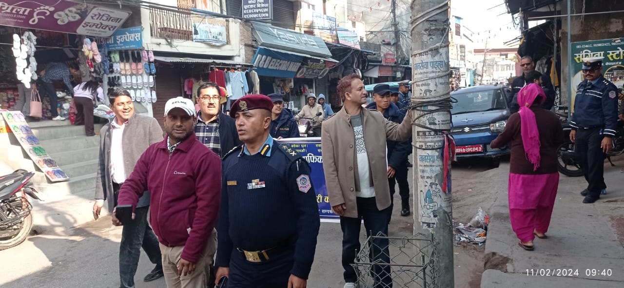 घरबारी टोल-त्रिवेणी मोड सडकमा अब एकतर्फी पार्किङ